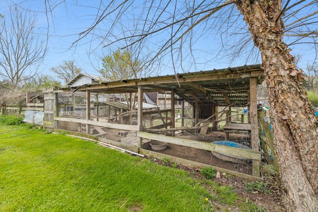 95 Floyd Ln, Decherd, TN 37324