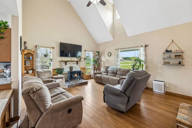 95 Floyd Ln, Decherd, TN 37324