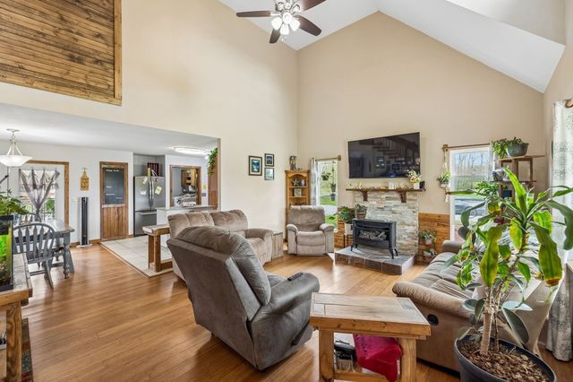 95 Floyd Ln, Decherd, TN 37324