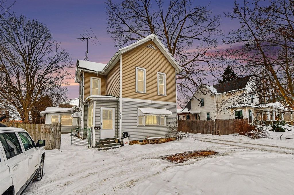 118 N Hudson Street, Lowell, MI 49331