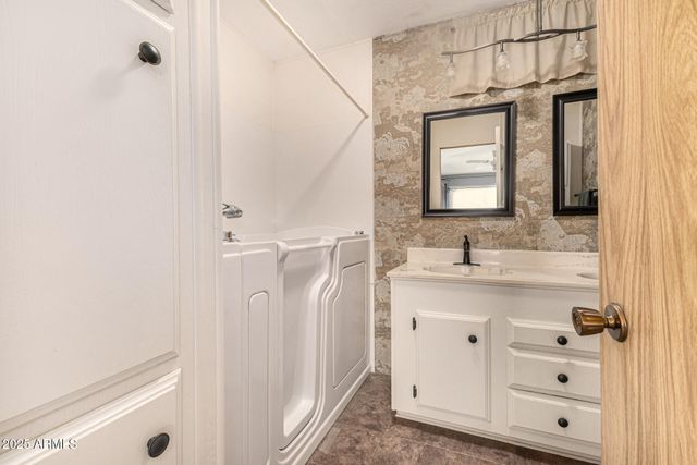 7714 E Calypso Avenue, Mesa, AZ 85208