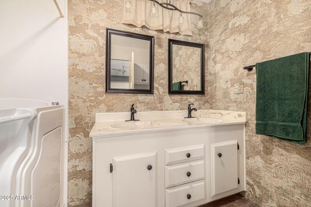 7714 E Calypso Avenue, Mesa, AZ 85208