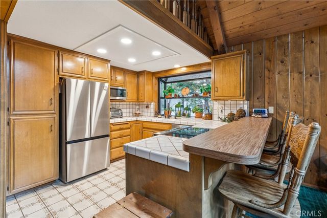 184 Massive, Lake Arrowhead, CA 92317