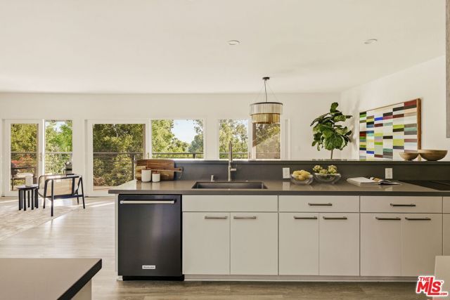 2753 La Cuesta Drive, Los Angeles, CA 90046