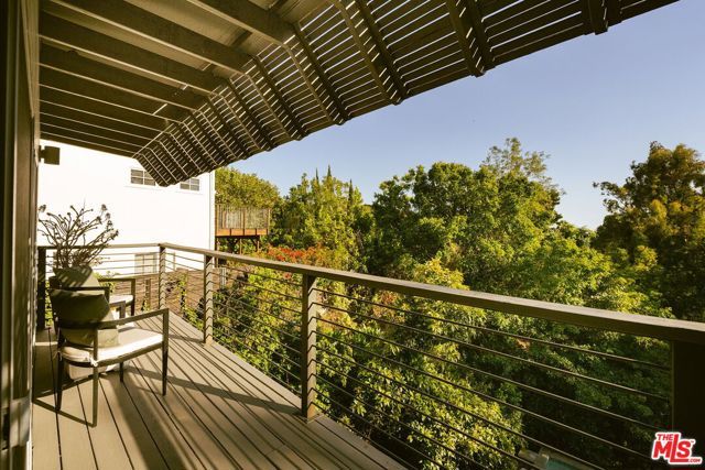 2753 La Cuesta Drive, Los Angeles, CA 90046