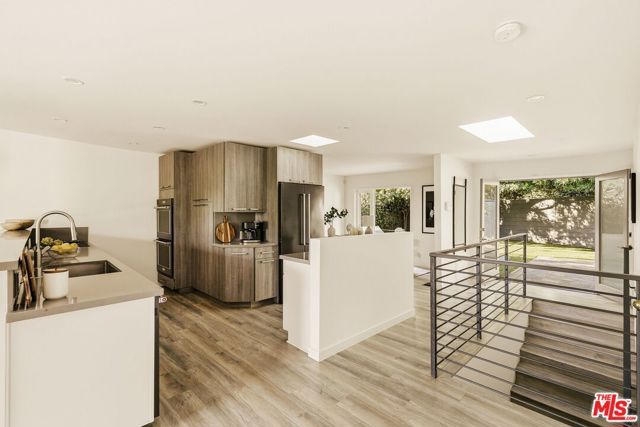 2753 La Cuesta Drive, Los Angeles, CA 90046