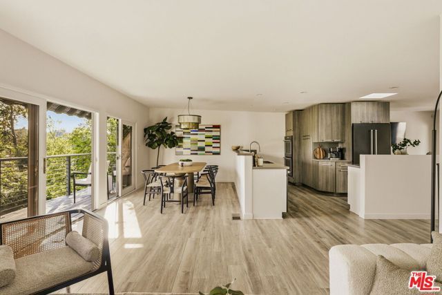 2753 La Cuesta Drive, Los Angeles, CA 90046