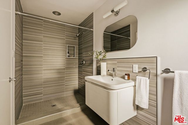 2753 La Cuesta Drive, Los Angeles, CA 90046