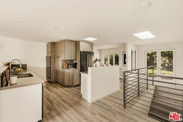 2753 La Cuesta Drive, Los Angeles, CA 90046