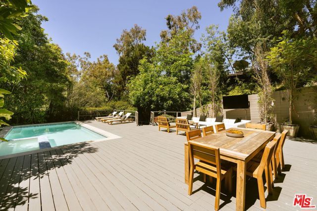 2753 La Cuesta Drive, Los Angeles, CA 90046