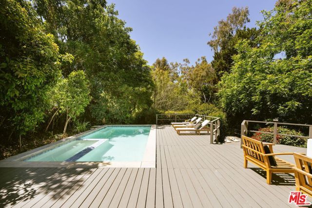 2753 La Cuesta Drive, Los Angeles, CA 90046