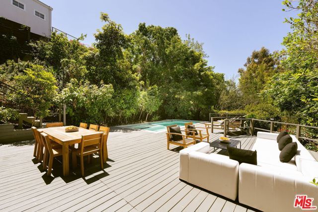 2753 La Cuesta Drive, Los Angeles, CA 90046