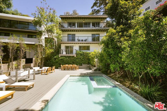 2753 La Cuesta Drive, Los Angeles, CA 90046
