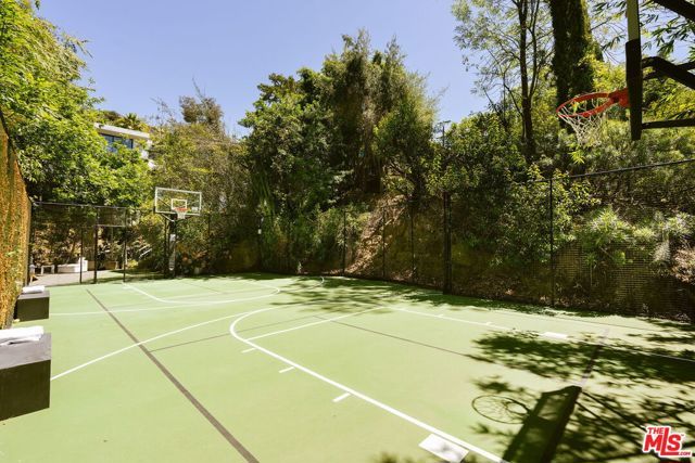 2753 La Cuesta Drive, Los Angeles, CA 90046