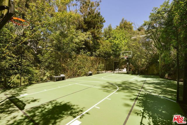2753 La Cuesta Drive, Los Angeles, CA 90046