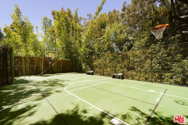 2753 La Cuesta Drive, Los Angeles, CA 90046