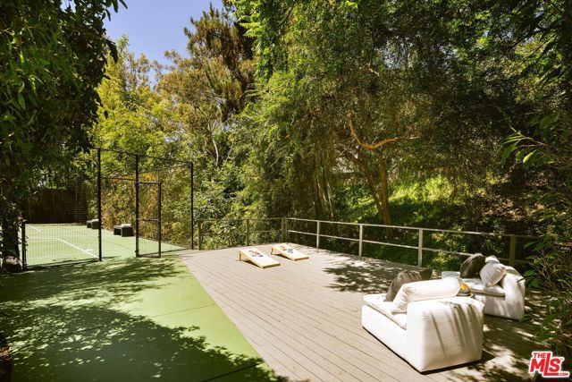 2753 La Cuesta Drive, Los Angeles, CA 90046