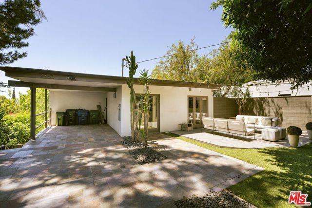 2753 La Cuesta Drive, Los Angeles, CA 90046