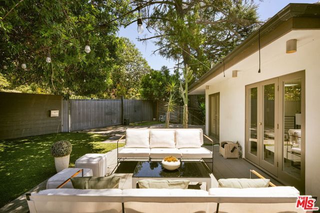 2753 La Cuesta Drive, Los Angeles, CA 90046