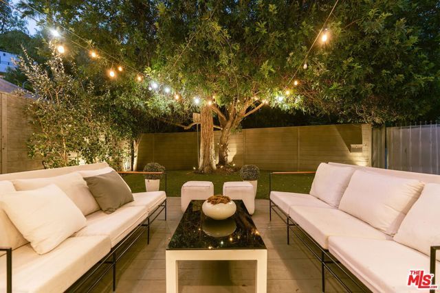 2753 La Cuesta Drive, Los Angeles, CA 90046
