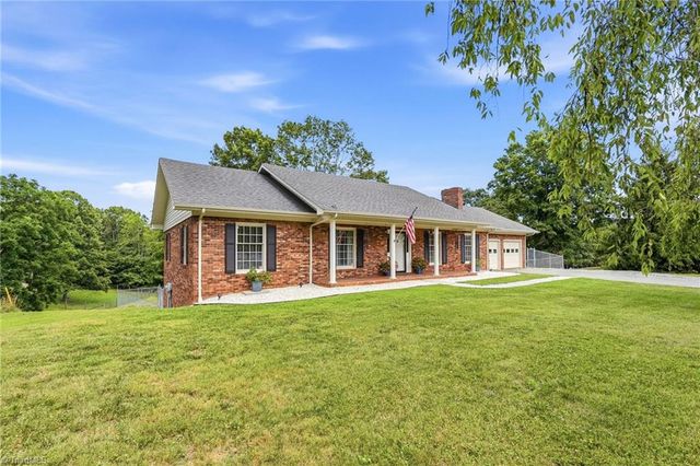 1692 Pads Road, North Wilkesboro, NC 28659