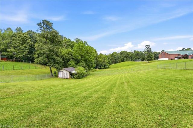 1692 Pads Road, North Wilkesboro, NC 28659