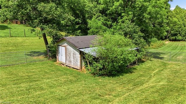 1692 Pads Road, North Wilkesboro, NC 28659