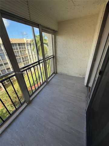 851 Three Islands Blvd 512, Hallandale Beach, FL 33009