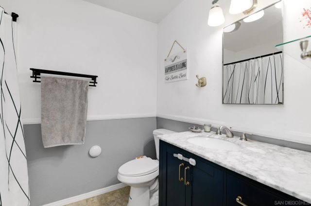 437 Ridgeway Ct, Spring Valley, CA 91977