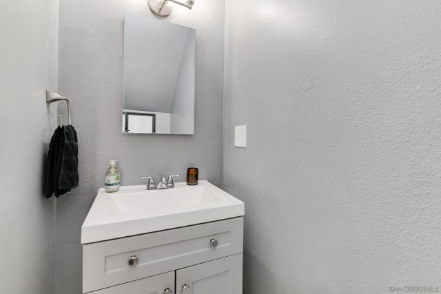 437 Ridgeway Ct, Spring Valley, CA 91977