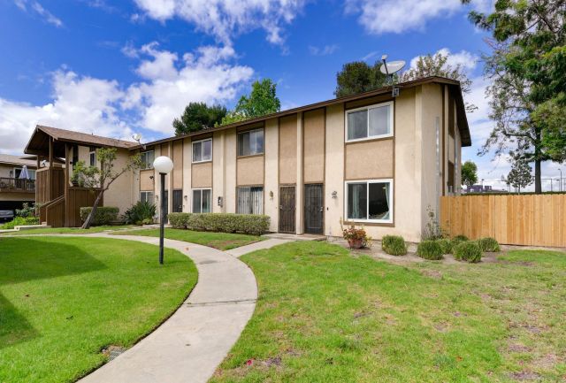 437 Ridgeway Ct, Spring Valley, CA 91977