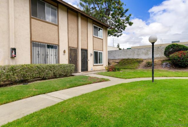 437 Ridgeway Ct, Spring Valley, CA 91977