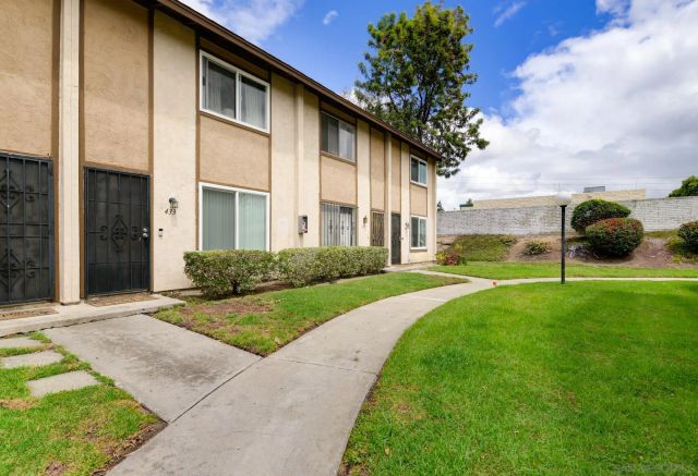 437 Ridgeway Ct, Spring Valley, CA 91977