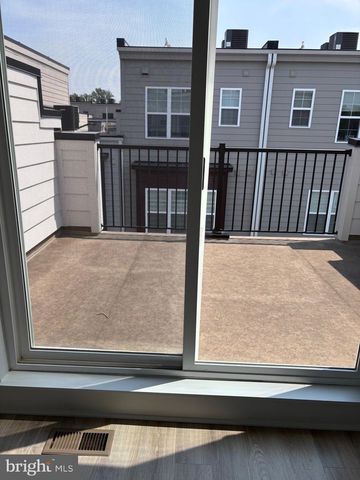 7373 ARLINGTON BLVD, Falls Church, VA 22042