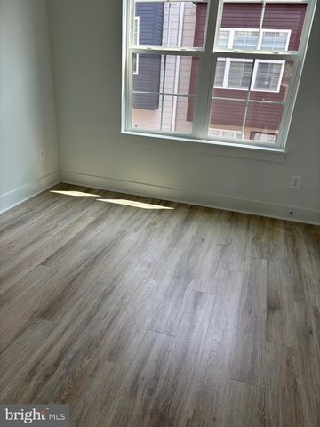 7373 ARLINGTON BLVD, Falls Church, VA 22042