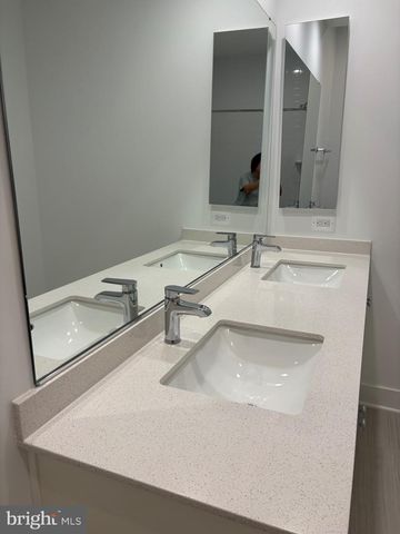 7373 ARLINGTON BLVD, Falls Church, VA 22042