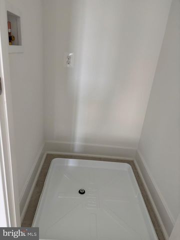 7373 ARLINGTON BLVD, Falls Church, VA 22042