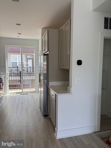 7373 ARLINGTON BLVD, Falls Church, VA 22042