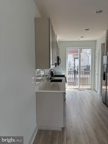 7373 ARLINGTON BLVD, Falls Church, VA 22042