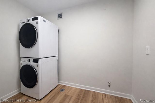 1300 E Lafayette 2407, Detroit, MI 48207