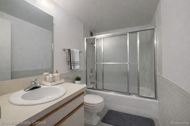 1300 E Lafayette 2407, Detroit, MI 48207