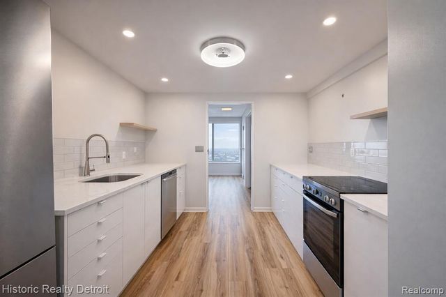 1300 E Lafayette 2407, Detroit, MI 48207