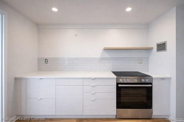 1300 E Lafayette 2407, Detroit, MI 48207