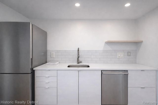 1300 E Lafayette 2407, Detroit, MI 48207