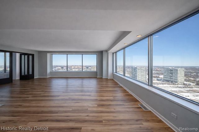 1300 E Lafayette 2407, Detroit, MI 48207