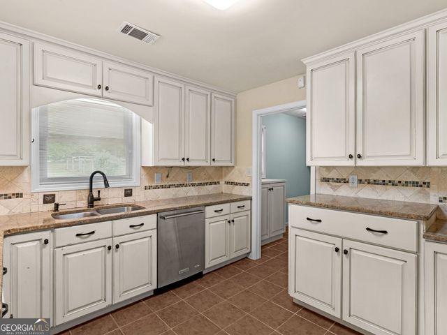 794 Daileys Creek Drive, Mcdonough, GA 30253