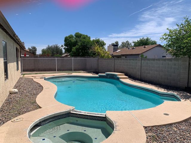 8135 W Krall Street, Glendale, AZ 85303