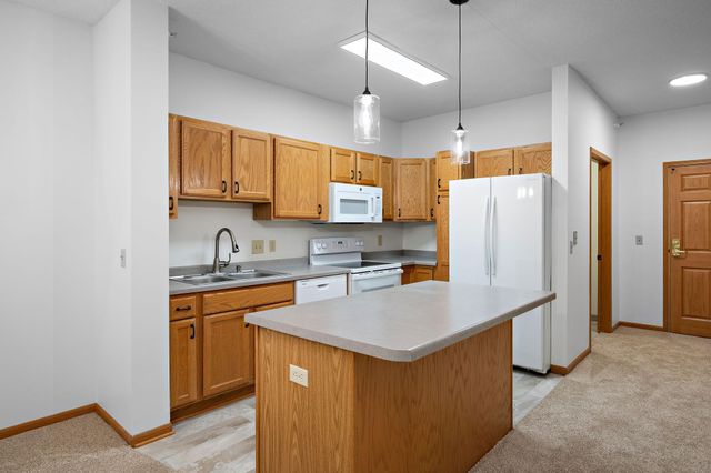 5650 Boone Avenue N 120, New Hope, MN 55428
