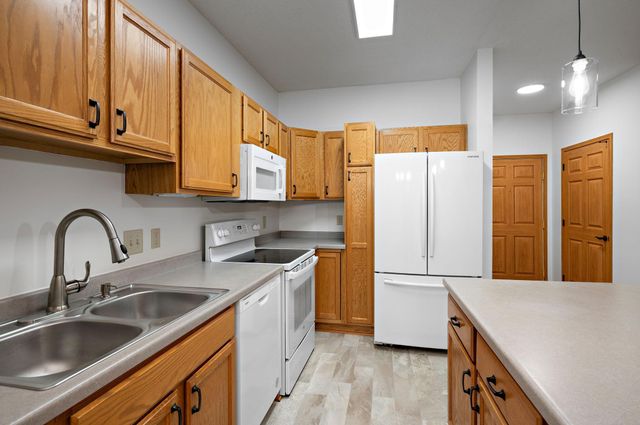 5650 Boone Avenue N 120, New Hope, MN 55428