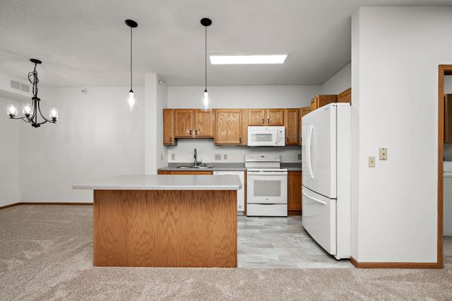 5650 Boone Avenue N 120, New Hope, MN 55428